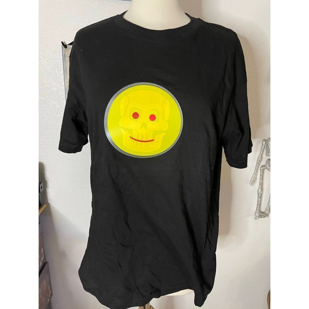 Woo doo battery power shirt smiley face skull x 2 large